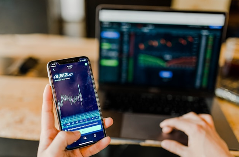 How Embedded SIM Technology Is Reshaping Fintech and Global Connectivity